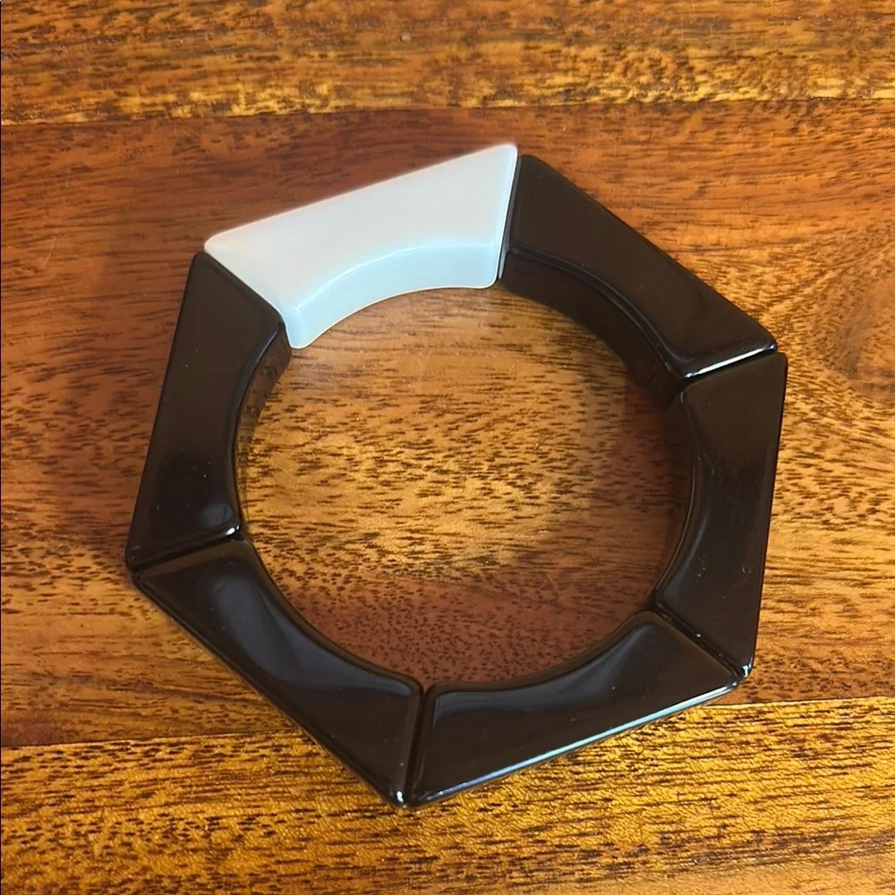 Black and White Fitness Tracker Wristband